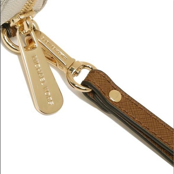 Michael Kors Jet Set Travel Large Travel CONTINENTAL Wristlet-Wallet Van… - Picture 4 of 11